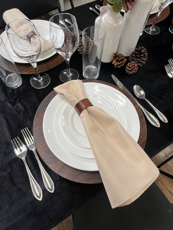 Holiday Place Settings: How Rentals Make Hosting Easier