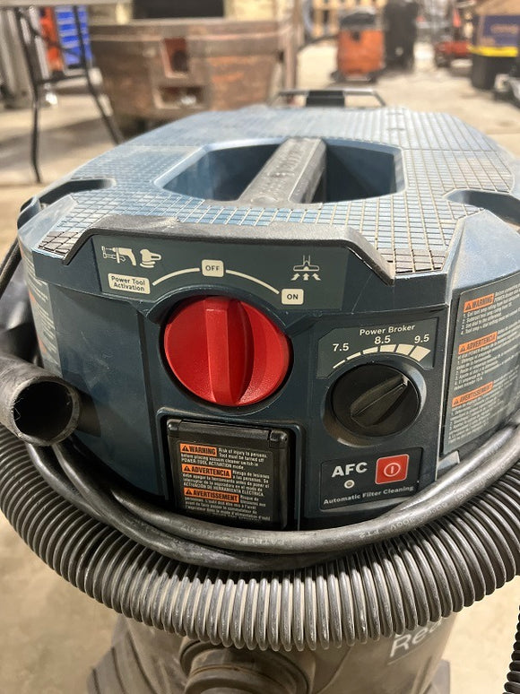 Shop Vacuum - 9 GAL with Auto Clean