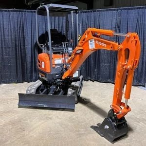 Mini Excavator 2 Ton - Kubota U17 - ~7 foot digging depth